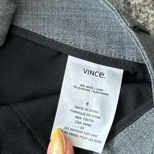 Trousers that can be worn dressy or sporty. In great condition! Worn once.